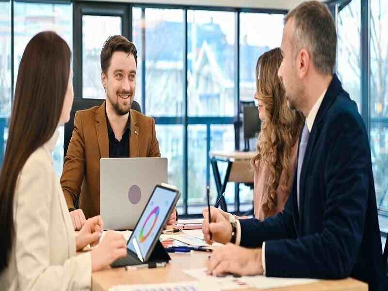 Consultant Wiufamcta Jivbcqu